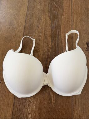 Everyday Smooth T-Shirt Bra in white